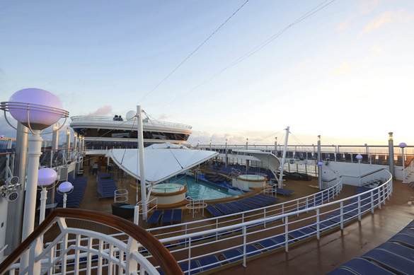 NCL Norwegian Dawn Oasis Pool Deck 2.jpeg